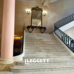 Property in Carre d'Or