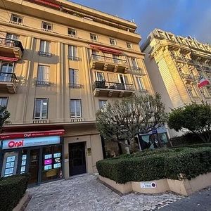 Property in Carre d'Or