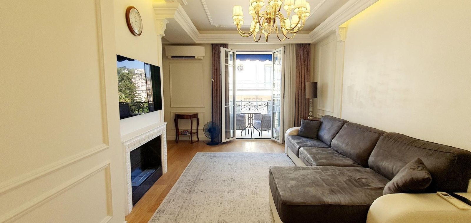 Property photo in Carre d'Or