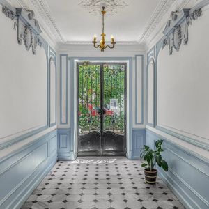 Property in Carre d'Or