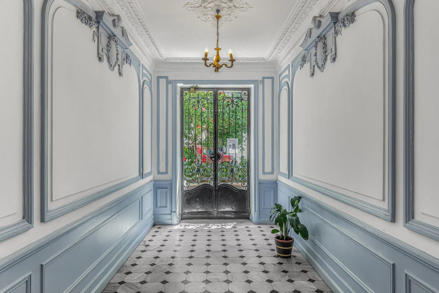 Property photo in Carre d'Or
