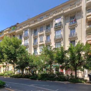Property in Carre d'Or