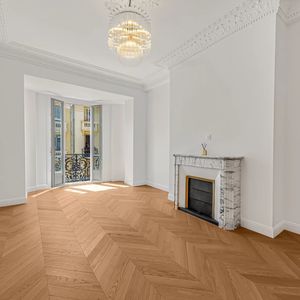 Property in Carre d'Or