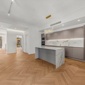 Property in Carre d'Or