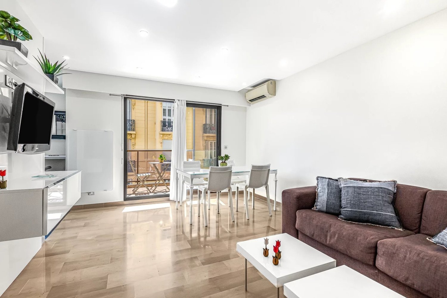 Property photo in Carre d'Or
