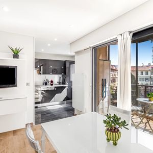 Property in Carre d'Or