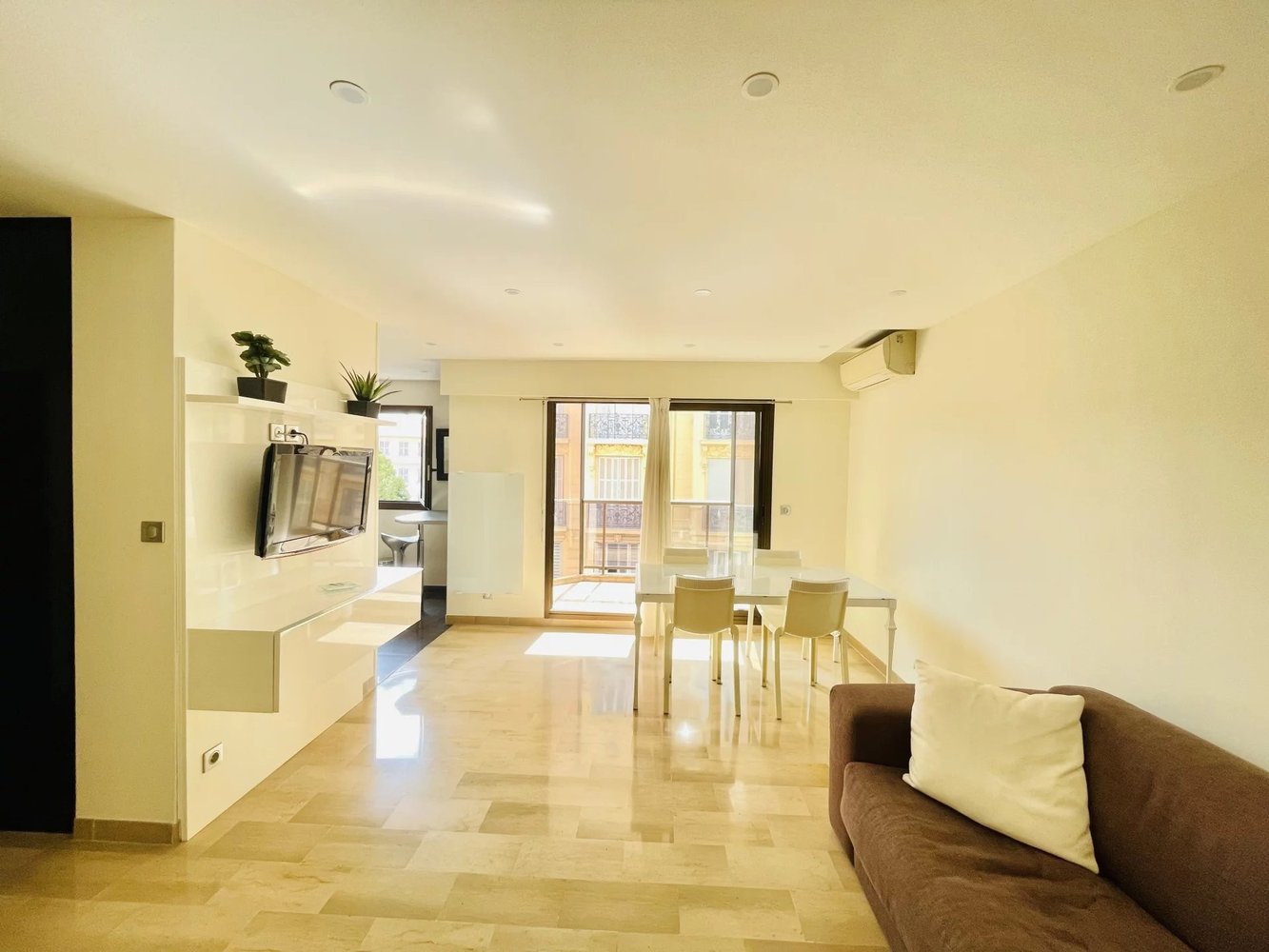 Property photo in Carre d'Or