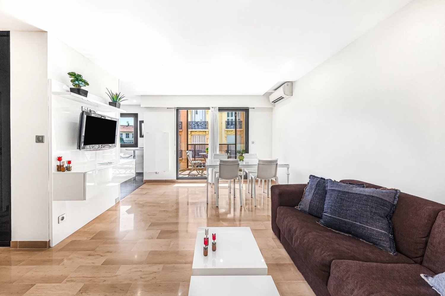 Property photo in Carre d'Or