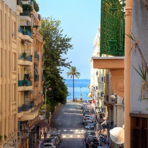 Property in Carre d'Or
