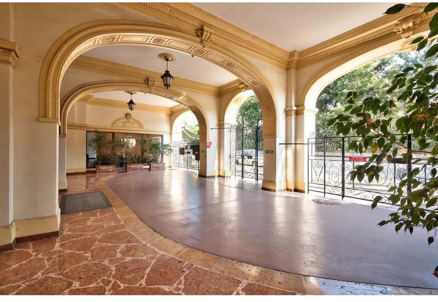 Property photo in Carre d'Argent