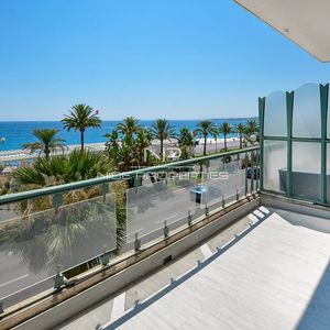 Property in Carre d'Or