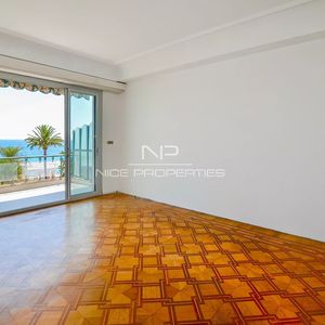 Property in Carre d'Or