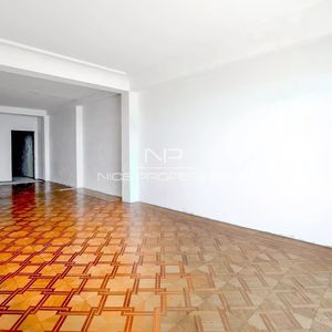 Property in Carre d'Or