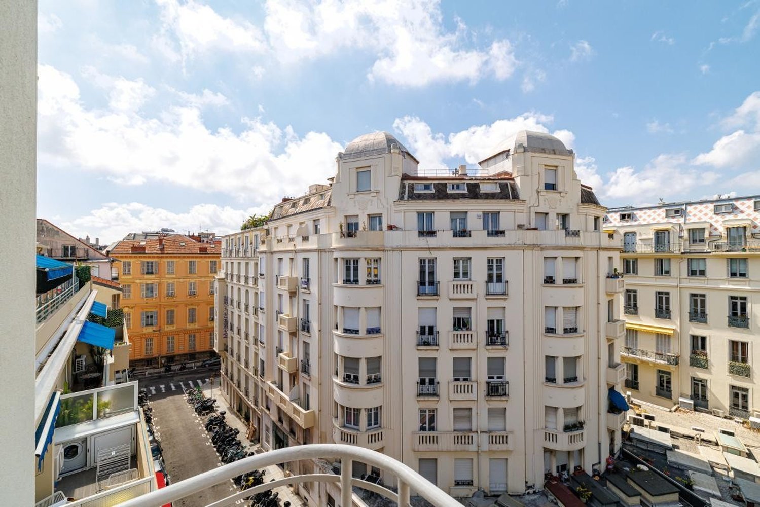 Property photo in Carre d'Or