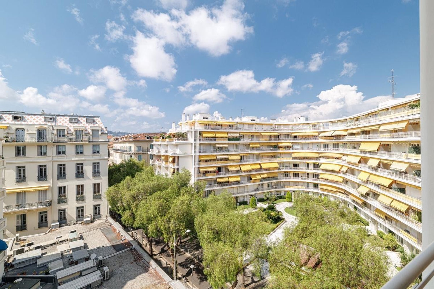 Property photo in Carre d'Or