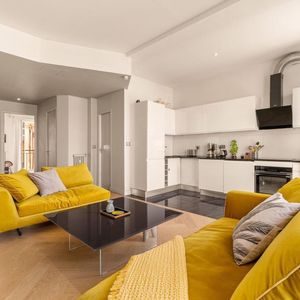 Property in Carre d'Or