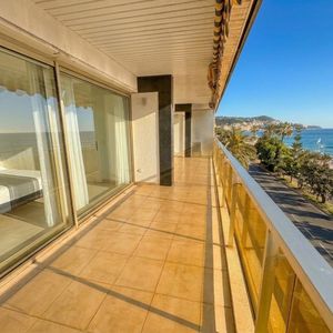 Property in Carre d'Or