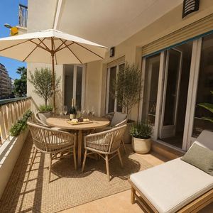 Property in Carre d'Or