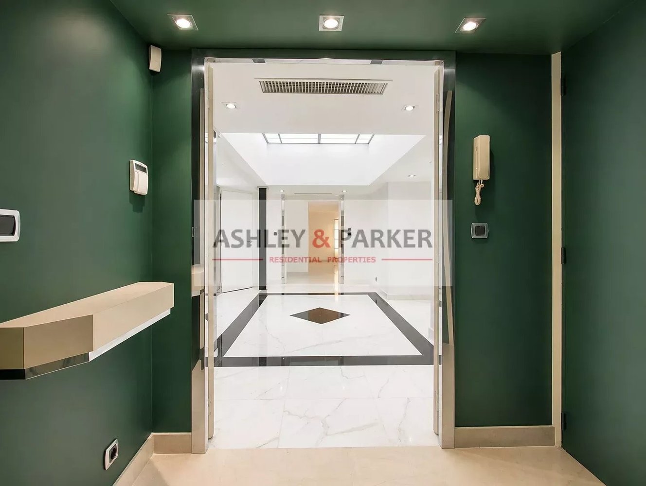 Property photo in Carre d'Or