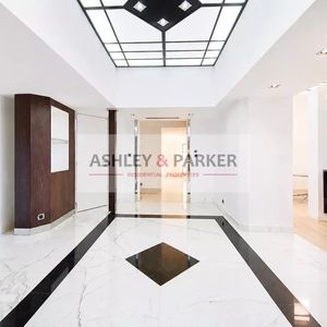 Property in Carre d'Or