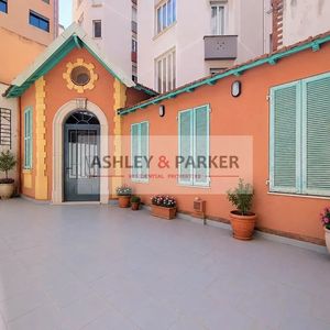 Property in Carre d'Or
