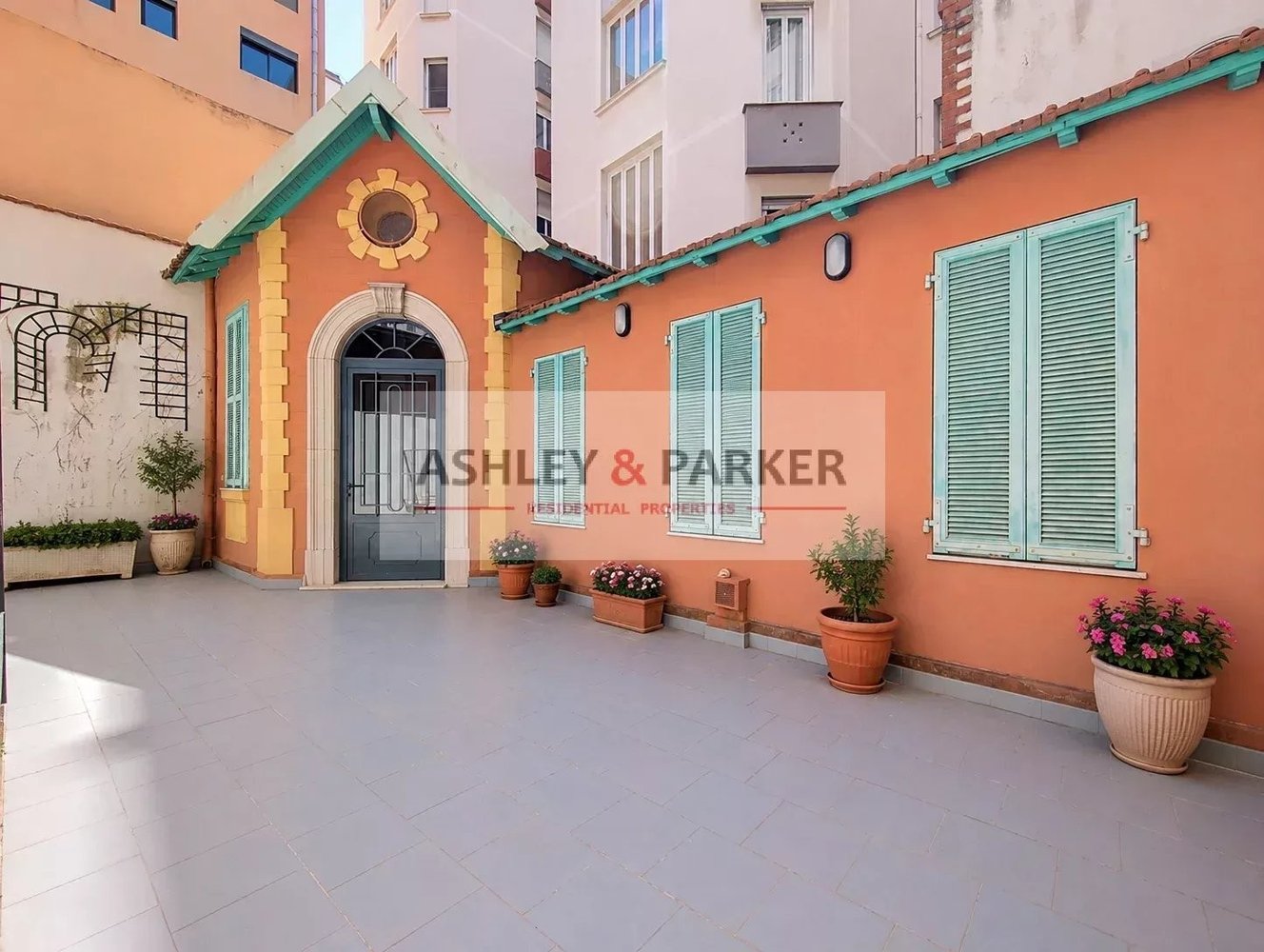 Property photo in Carre d'Or