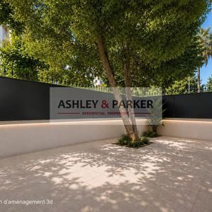 Property in Carre d'Or