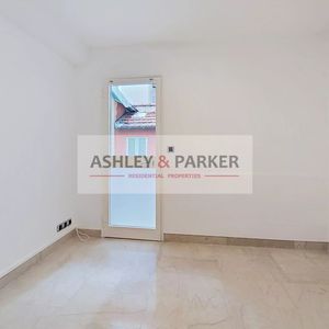 Property in Carre d'Or