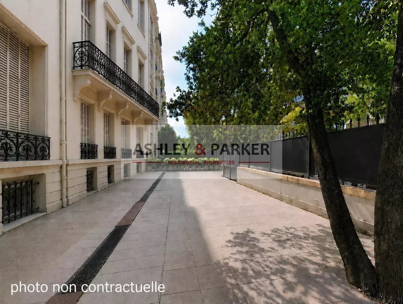 Property photo in Carre d'Or