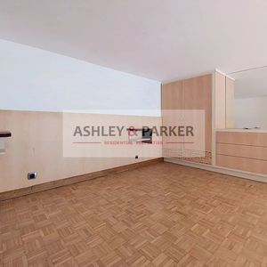 Property in Carre d'Or