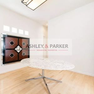 Property in Carre d'Or
