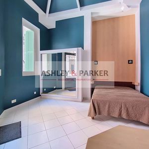 Property in Carre d'Or