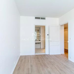 Property in Carre d'Or