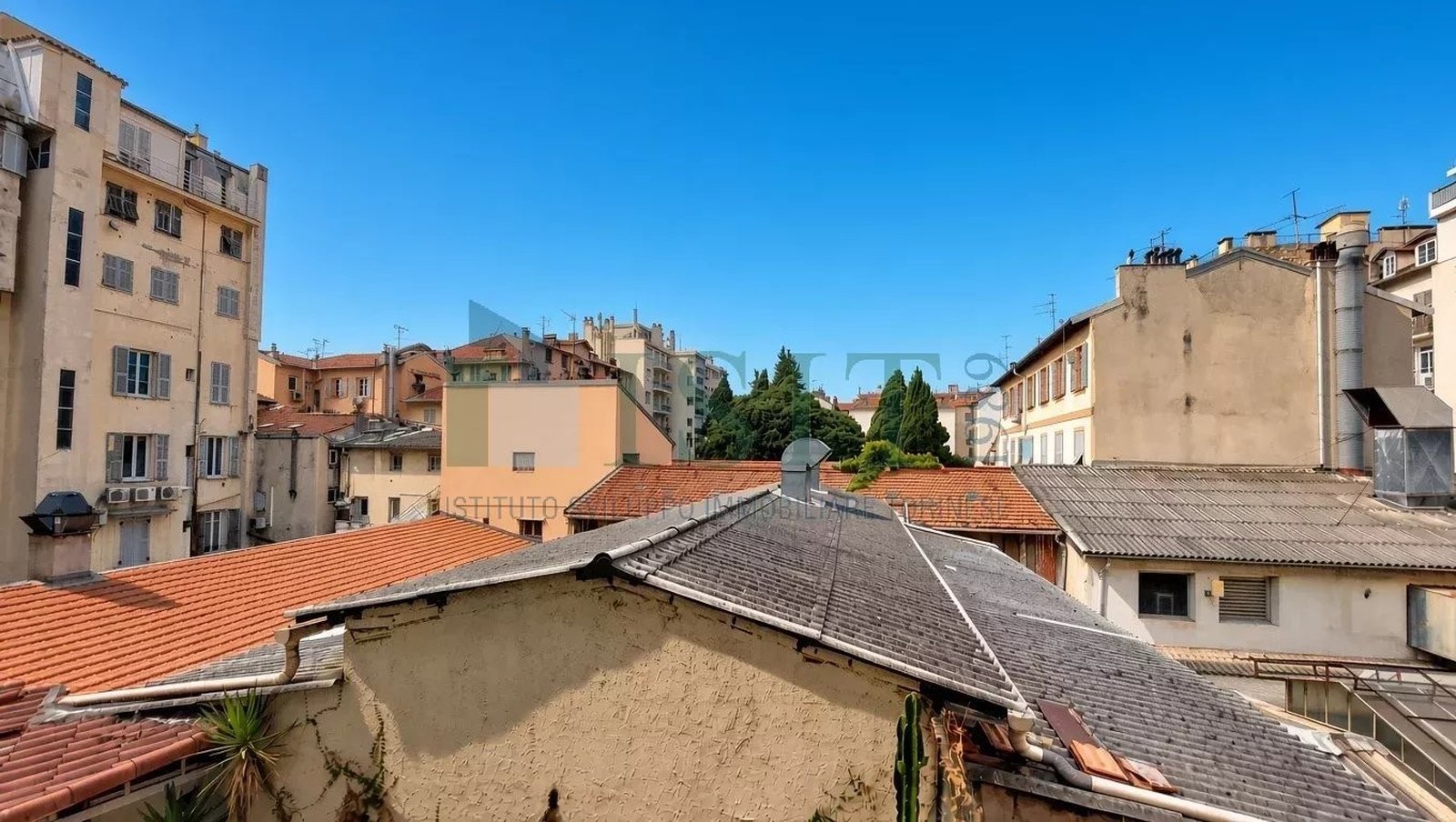Property photo in Carre d'Or