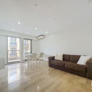 Property in Carre d'Or