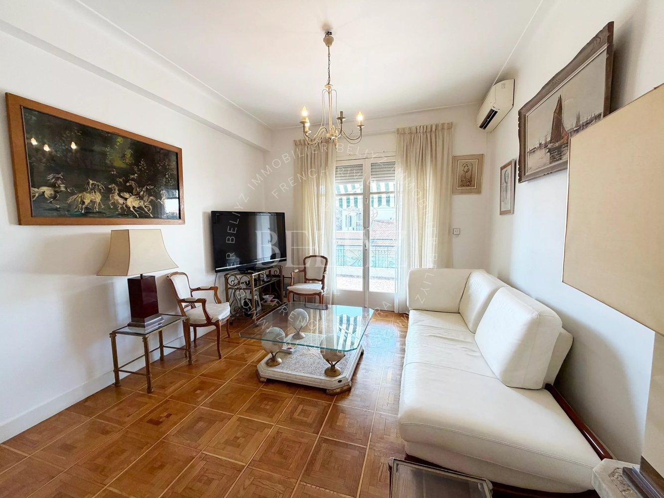 Property photo in Carre d'Or