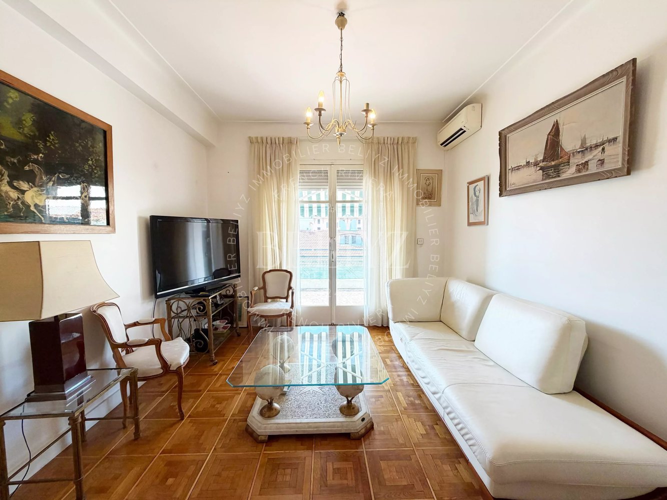 Property photo in Carre d'Or