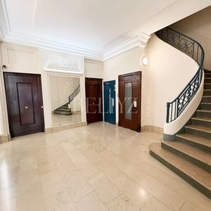 Property in Carre d'Or