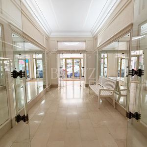 Property in Carre d'Or