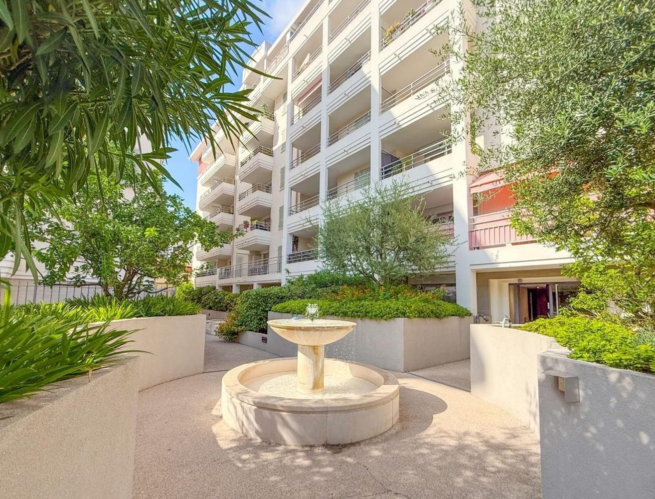 Property photo in Carre d'Argent