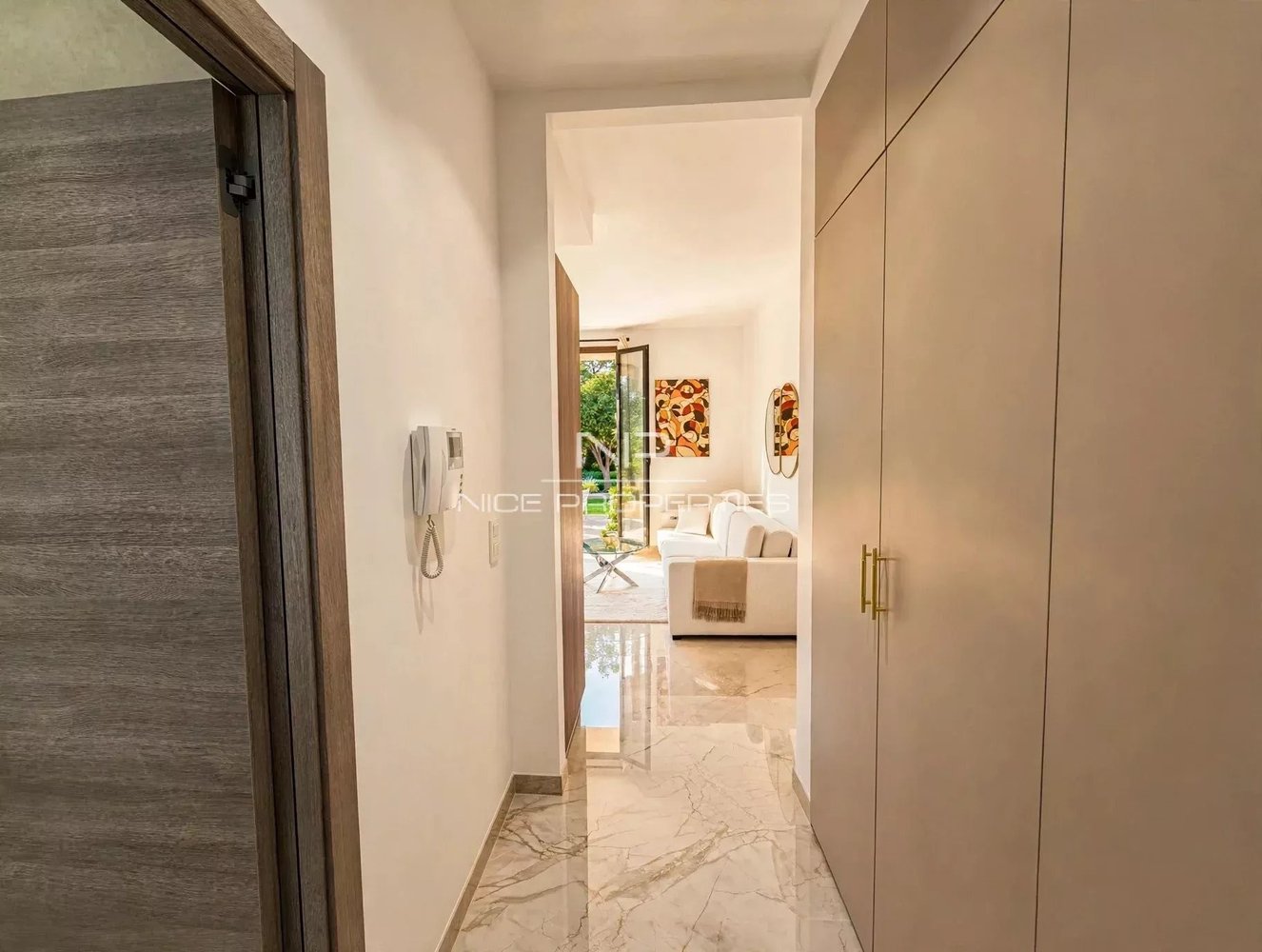 Property photo in Carre d'Argent