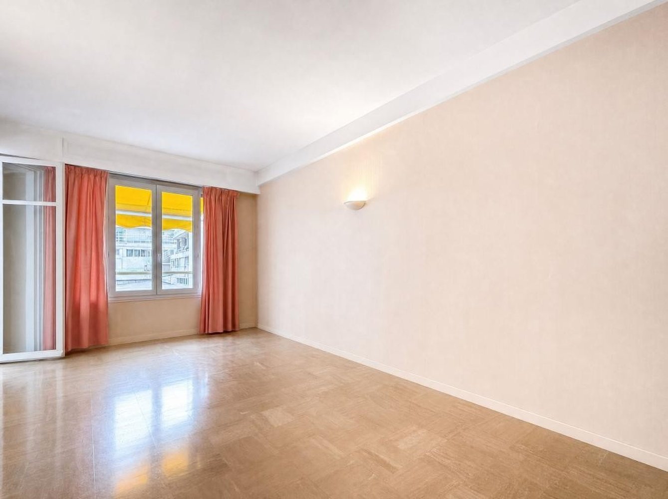 Property photo in Carre d'Or