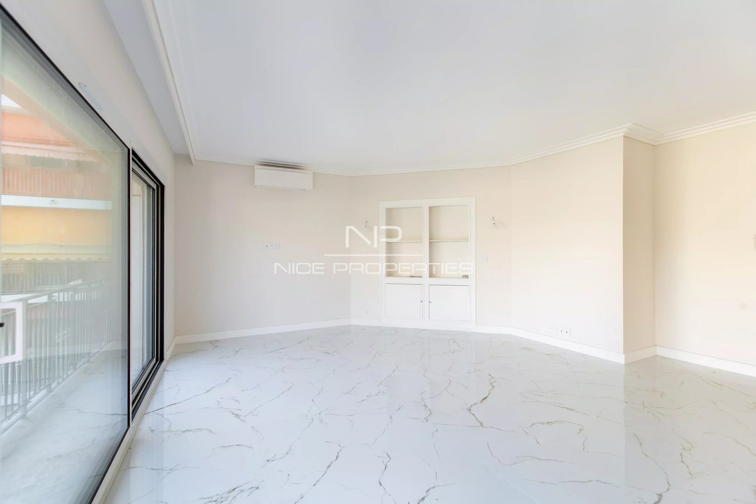 Property photo in Carre d'Or