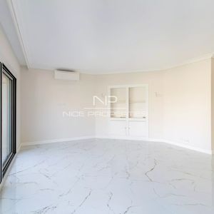 Property in Carre d'Or