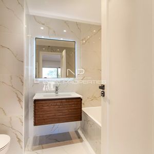 Property in Carre d'Or