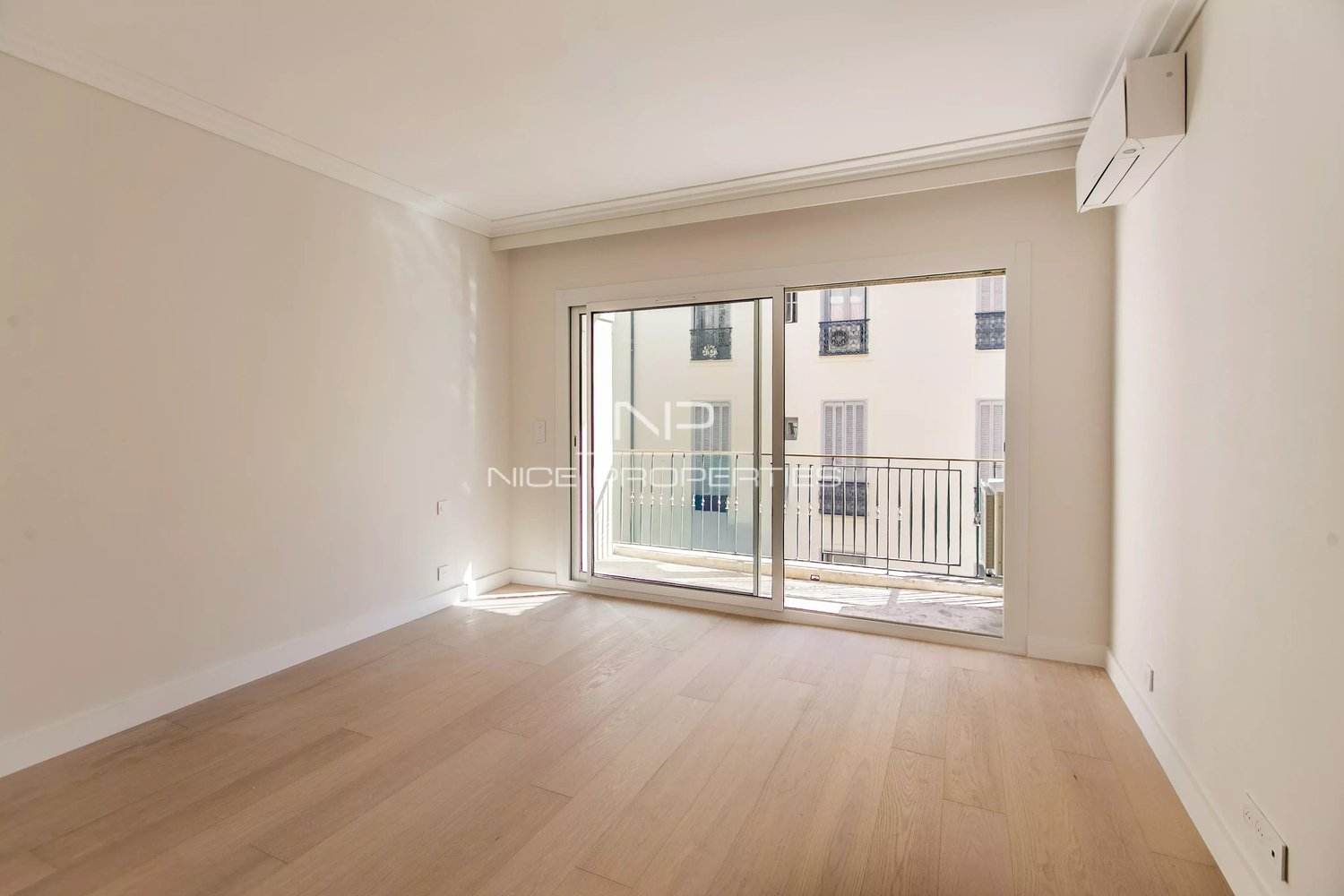 Property photo in Carre d'Or