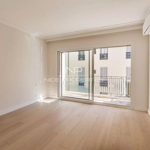 Property in Carre d'Or