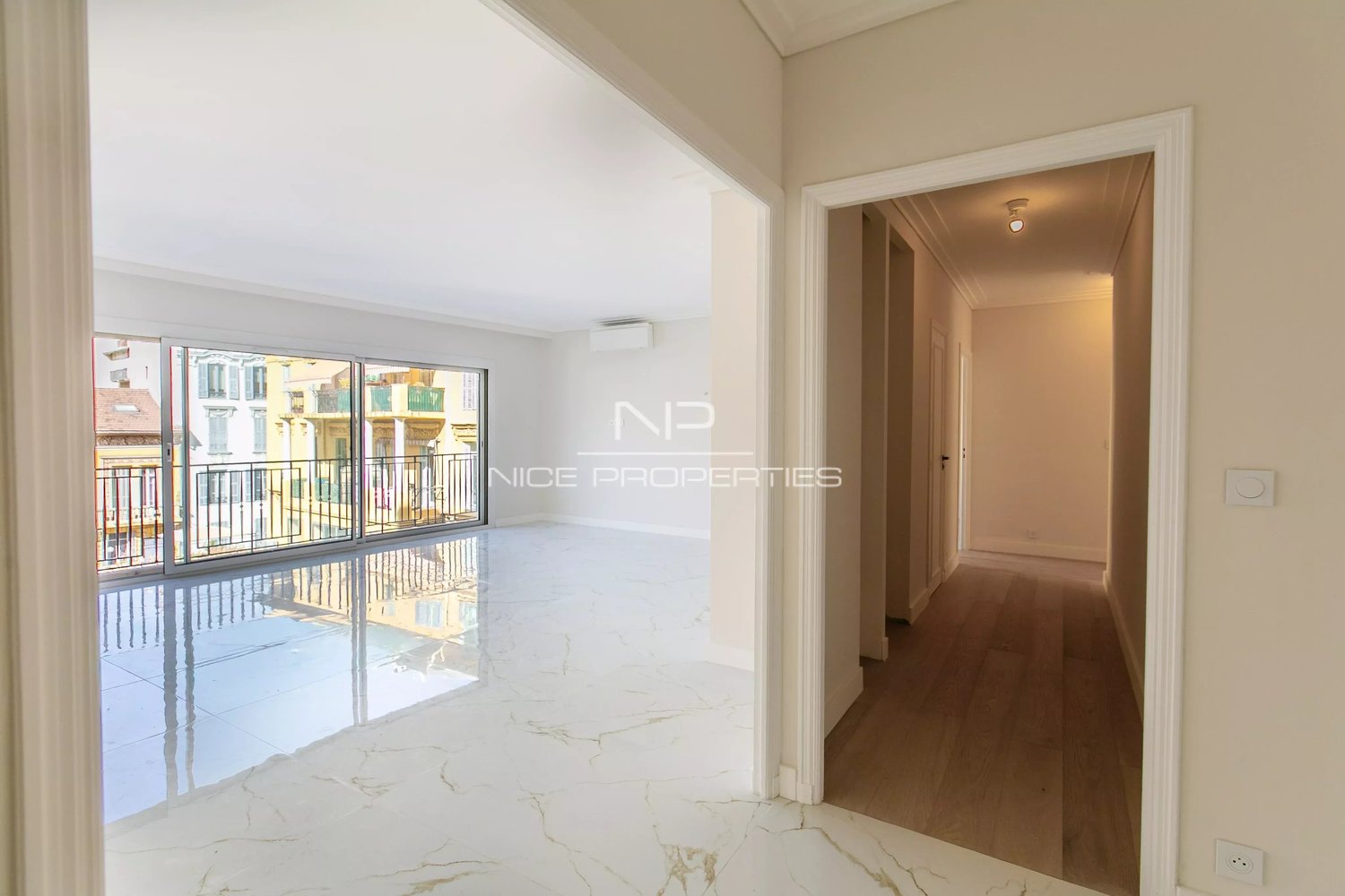 Property photo in Carre d'Or