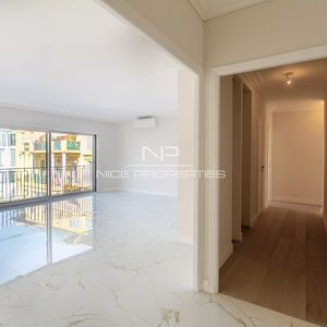 Property in Carre d'Or