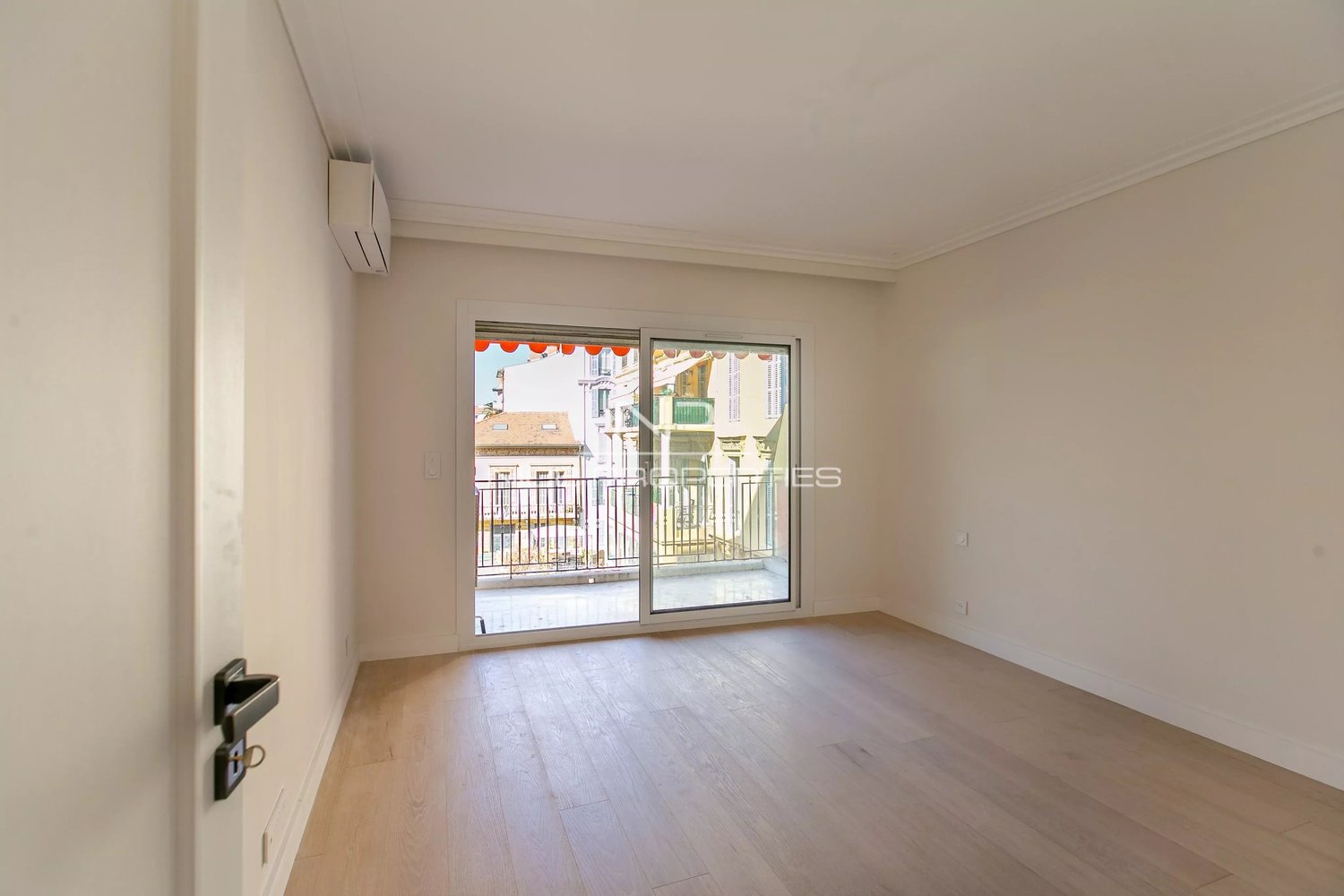 Property photo in Carre d'Or